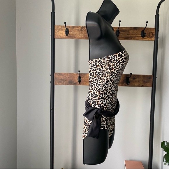 Vince Camuto women’s Tanzania Cheetah One Shoulder One Piece Swimwuit size 8 NEW - Picture 5 of 7